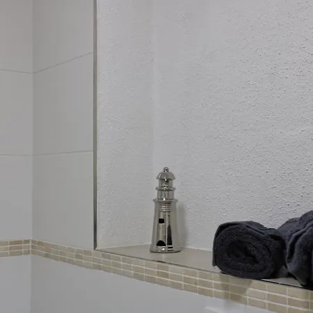 Inselblume 58 - Mit Balkon In Neue Tiefe Semesterbostad *